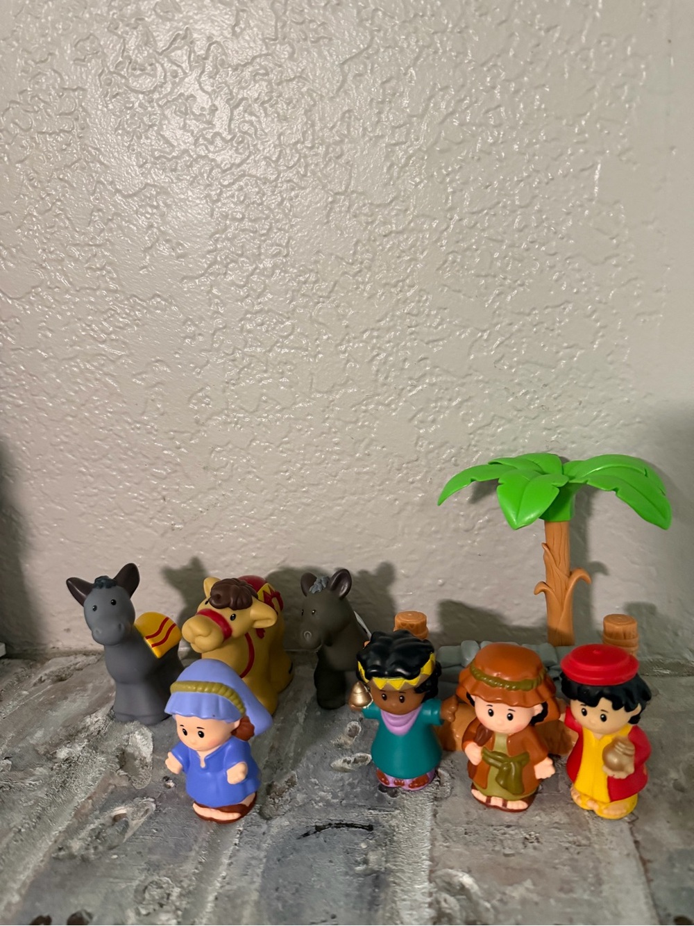 Lot of 7 2019 Fisher Price Little People Nativity Set and palm tree - Picture 5 of 15